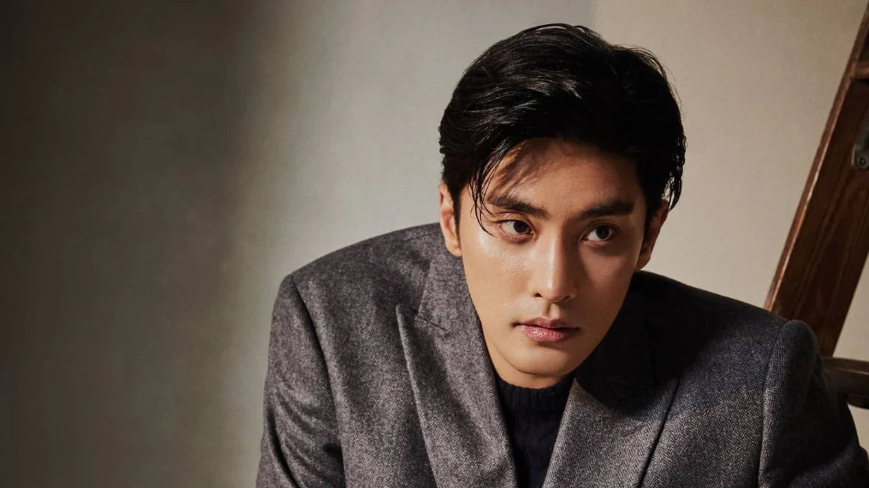 Profil dan Biodata Sung Hoon, Aktor Romansa yang Memukau