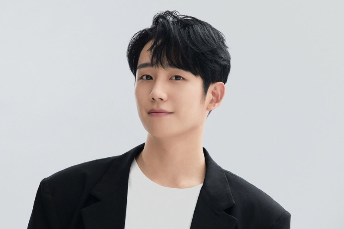 Sering Disebut Sebagai Kekasih Jisoo, Ini Dia Profil Jung Hae In